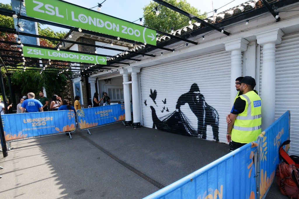 London Zoo Removes Banksy Mural For 'safekeeping,' And More (kaamsechitrakaar)